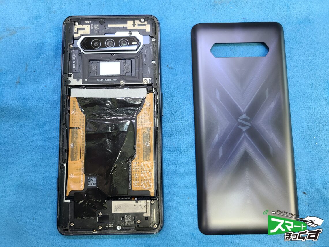 Black Shark 4 Pro Rear panel disassembly - 東京・大阪・滋賀のスマートフォン修理 スマートまっくす |  全国対応